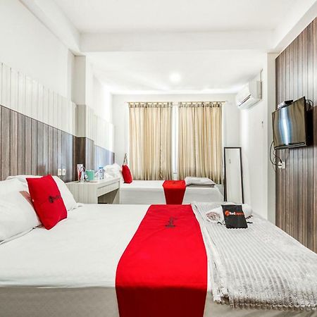 Reddoorz Near Untag Surabaya Hotell Exteriör bild