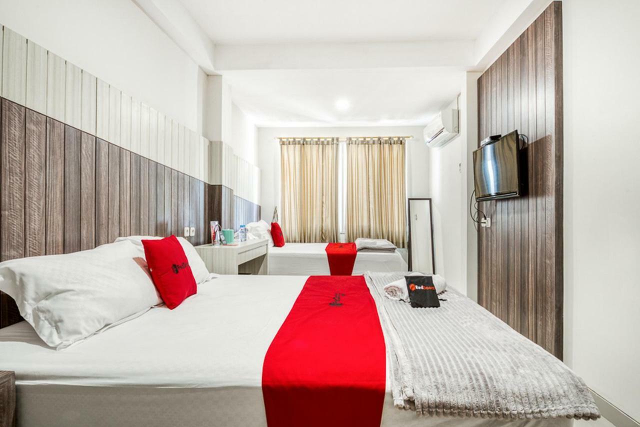 Reddoorz Near Untag Surabaya Hotell Exteriör bild
