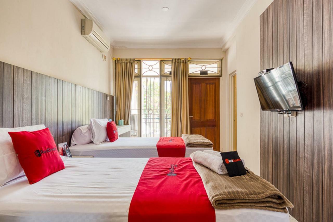 Reddoorz Near Untag Surabaya Hotell Exteriör bild